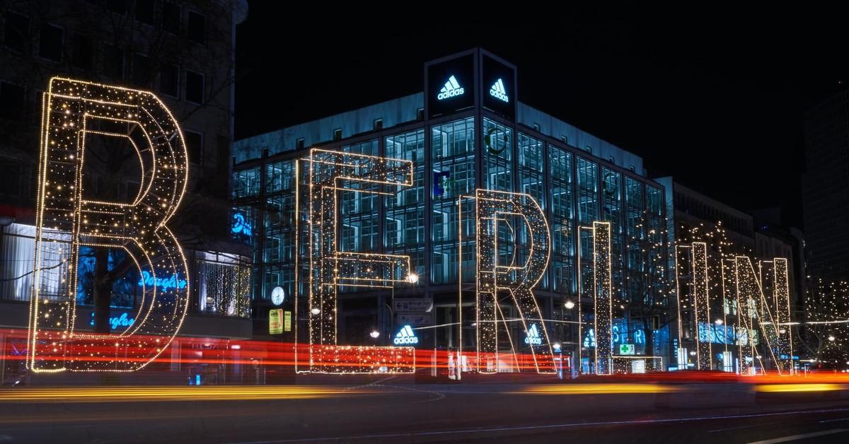 Международная туристская биржа в берлине. Берлин фото города 2022. Москва 2019 берлин. Потсдамская площадь. Москва 2019 берлин.