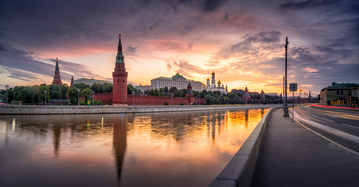 Moscow morning. Москва-река Кремль рассвет. Московский Кремль Мусоргский рассвет на Москве реке. Кремль Москва. Московский Кремль на рассвете.