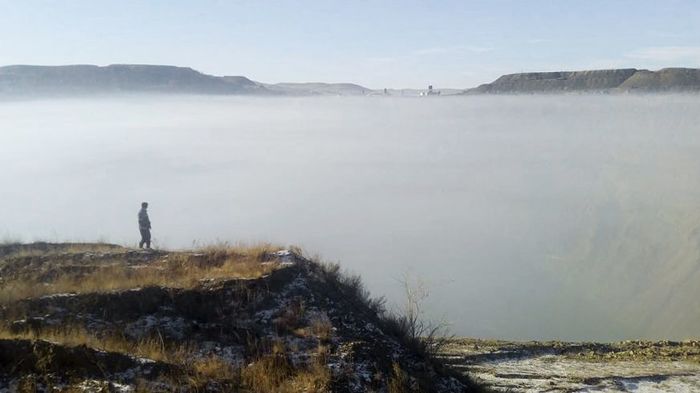 Карьер слова. Река город Сибай. Сибай экологическая катастрофа дым. Карьеры в ноябре 2022. Туман карьер фото.