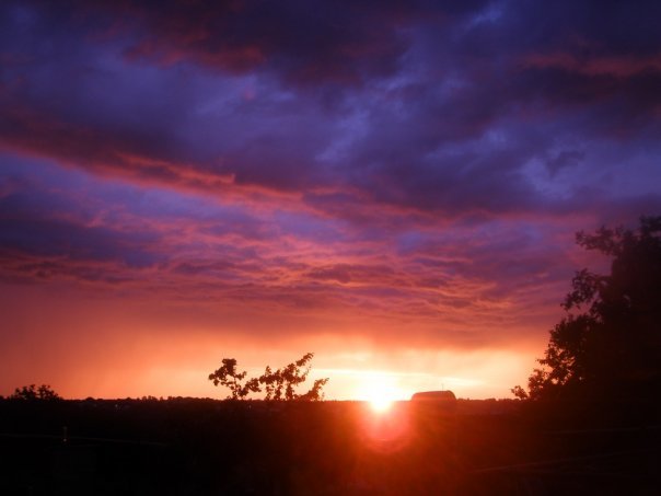 Небо над землёй цветными красками...