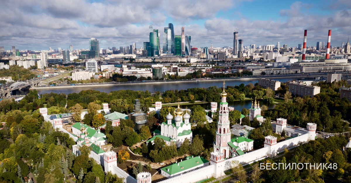 Хамовники г москва. Хамовники Москва Новодевичий монастырь. Новодевичий монастырь в Москве район Хамовники. Новодевичий монастырь с высоты птичьего полета. Вид на Новодевичий монастырь Москва 2022.