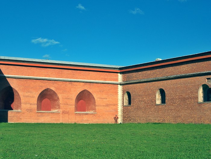 ����� ����