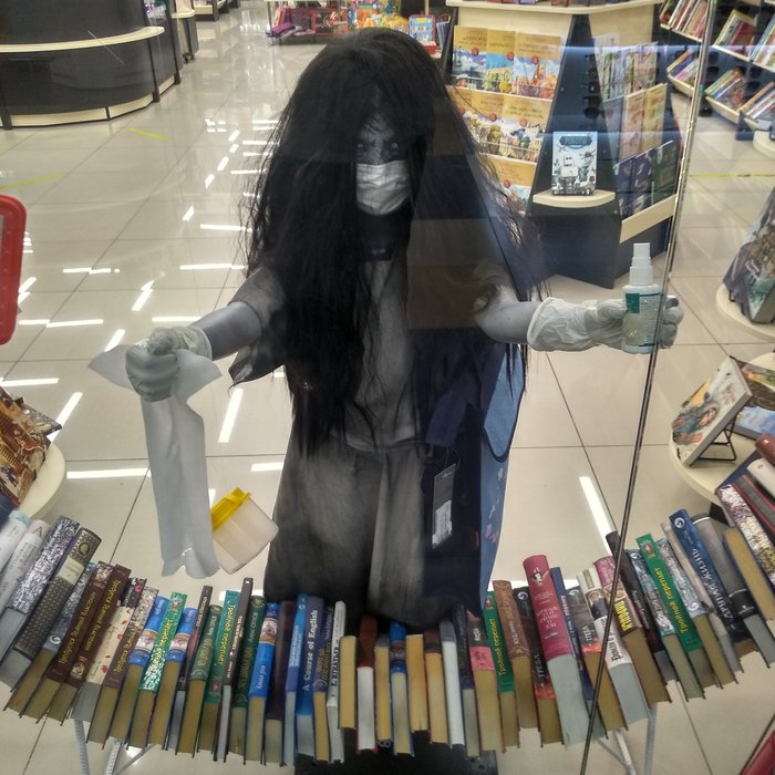 Масочку. пожалуйста.наденьте!