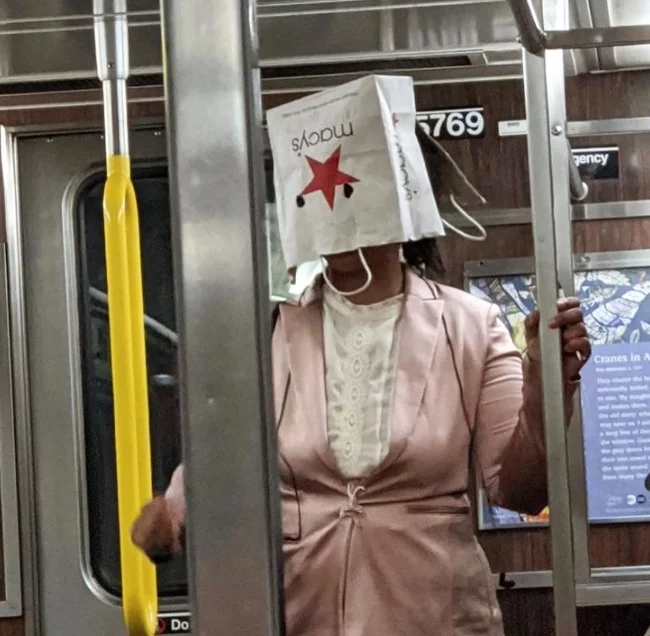 Забавные маски, которые можно встретить в метро во время коронавируса Коронавирус, Пандемия, Юмор, Метро, Люди, Длиннопост