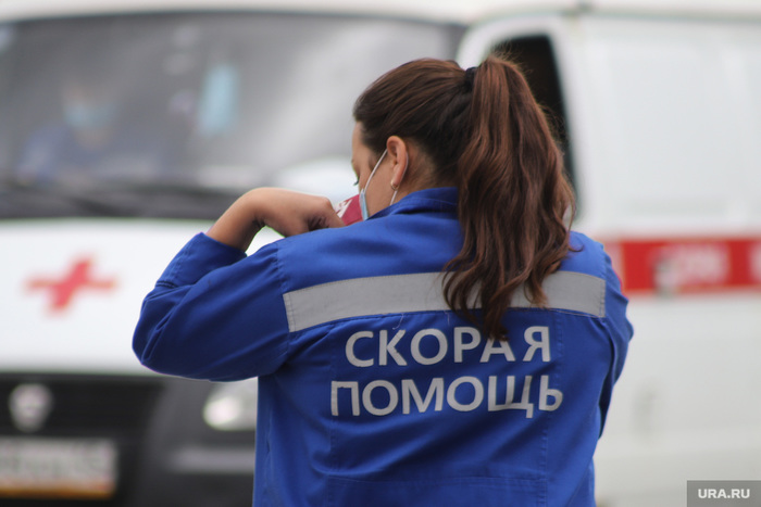 Русская хтонь что это простыми словами. 1603881485119241463. Русская хтонь что это простыми словами фото. Русская хтонь что это простыми словами-1603881485119241463. картинка Русская хтонь что это простыми словами. картинка 1603881485119241463. В России модно грустить. Популярная культура под разными соусами толкает нам депресняк: всякие майки "Россия для грустных", фестивали "боль", подборки "Russian doomer music" на ютубе и так далее. Рунет завален однотипными постпанком, панельками и серостью, которые тем не менее довольно много людей видят чем-то родным и уютным, ощущают частью своего культурного кода. Мне стало интересно, сможет ли ИИ если не победить то хотя бы возглавить эту моду и затронуть струны душ рашн думеров. Ведь что может быть более бессмысленно и тоскливо чем нейросеть, рисующая гипертрофированно-хтоническую Россию? Так появился проект нейроссия. Русская хтонь что это простыми словами. 1603881485119241463. Русская хтонь что это простыми словами фото. Русская хтонь что это простыми словами-1603881485119241463. картинка Русская хтонь что это простыми словами. картинка 1603881485119241463. В России модно грустить. Популярная культура под разными соусами толкает нам депресняк: всякие майки "Россия для грустных", фестивали "боль", подборки "Russian doomer music" на ютубе и так далее. Рунет завален однотипными постпанком, панельками и серостью, которые тем не менее довольно много людей видят чем-то родным и уютным, ощущают частью своего культурного кода. Мне стало интересно, сможет ли ИИ если не победить то хотя бы возглавить эту моду и затронуть струны душ рашн думеров. Ведь что может быть более бессмысленно и тоскливо чем нейросеть, рисующая гипертрофированно-хтоническую Россию? Так появился проект нейроссия.