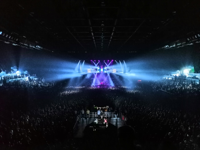 Пока в мире идёт вторая волна коронавируса, Новая Зеландия может позволить себе проводить многотысячные концерты без масок