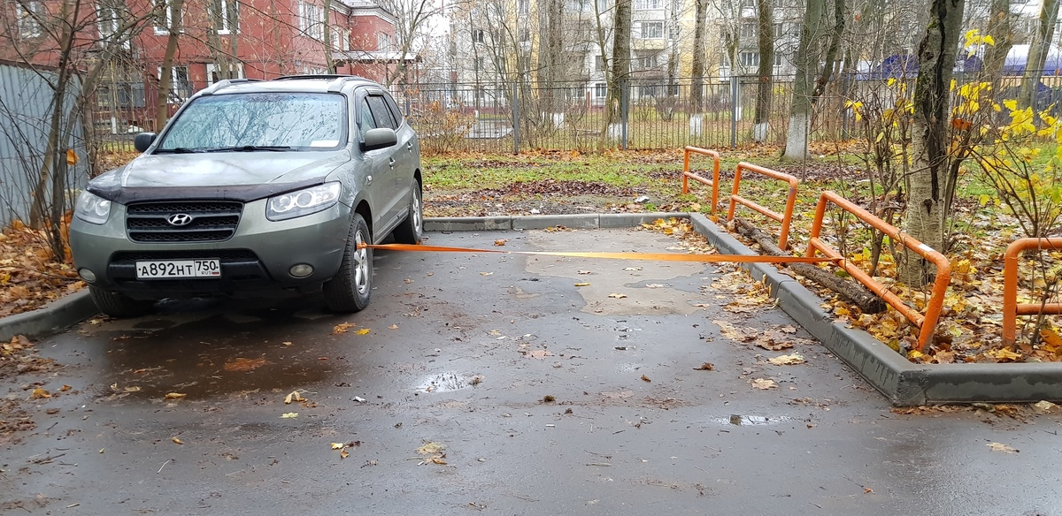Автохамы картинки. Г. Парковка в королеве. Паркинг на крыше. Парковка в королеве.