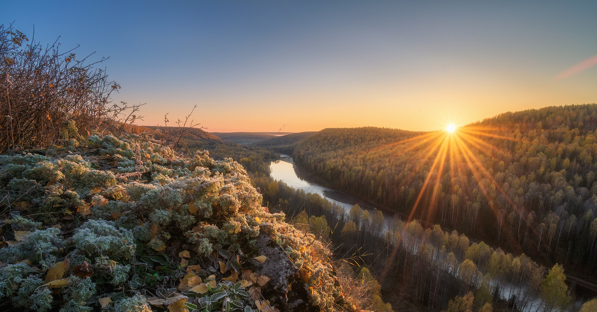 Октябрь урал. Природа. Рассвет в уральских горах осенью. Природа Урала рассвет. Осеннее утро в горах.