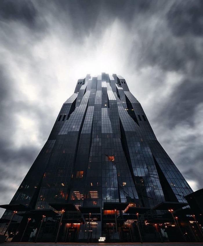 DC Tower — самый высокий небоскреб Вены, высота — 220 метров. Внутри находятся отель и офисы