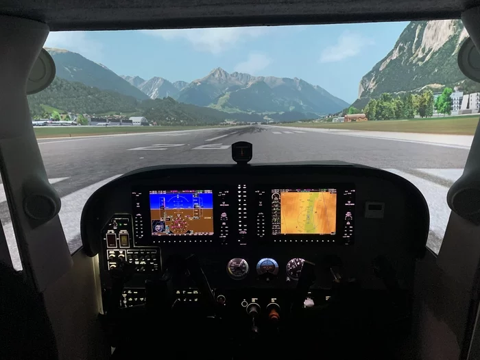 We fly авиатренажер. Авиатренажере Cessna 172. Авиатренажер Cessna. Cessna-172 кабина авиатренажер. Авиатренажер Цессна 172.