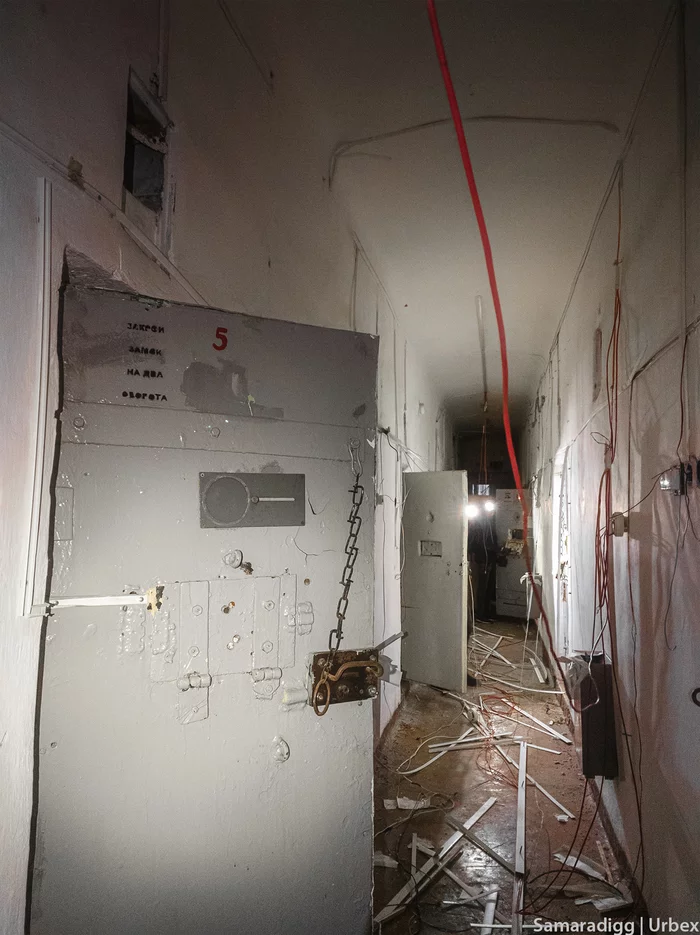 Фото заброшенной колонии для несовершеннолетних: как жили и трудились малолетние преступники Урбанфото, Колония, Исправительная колония, Урбанфакт, Урбантуризм, Тюрьма, Самарская область, Зона, Заброшенное, Жигулевск, ФСИН, Негатив, Длиннопост Фото заброшенной колонии для несовершеннолетних: как жили и трудились малолетние преступники Урбанфото, Колония, Исправительная колония, Урбанфакт, Урбантуризм, Тюрьма, Самарская область, Зона, Заброшенное, Жигулевск, ФСИН, Негатив, Длиннопост