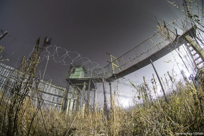 Фото заброшенной колонии для несовершеннолетних: как жили и трудились малолетние преступники Урбанфото, Колония, Исправительная колония, Урбанфакт, Урбантуризм, Тюрьма, Самарская область, Зона, Заброшенное, Жигулевск, ФСИН, Негатив, Длиннопост Фото заброшенной колонии для несовершеннолетних: как жили и трудились малолетние преступники Урбанфото, Колония, Исправительная колония, Урбанфакт, Урбантуризм, Тюрьма, Самарская область, Зона, Заброшенное, Жигулевск, ФСИН, Негатив, Длиннопост