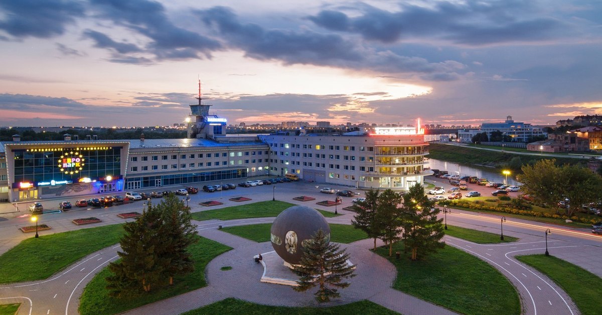 Омск официально. Площадь Бухгольца Омск. Омск центр города. Омск Иртышская набережная площадь Бухгольца. Центральной площади города – площади Бухгольца. Омск.