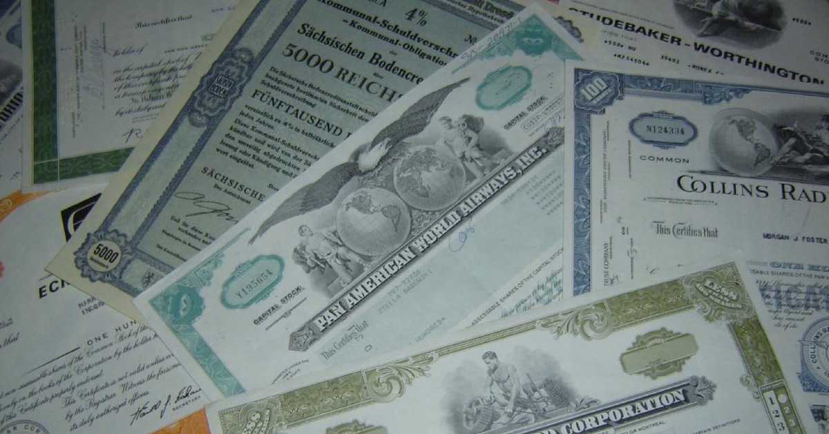 Акции в иностранной валюте. Ценные бумаги. Вложения в ценные бумаги это. Иностранные ценные бумаги. Ценные бумаги картинки.