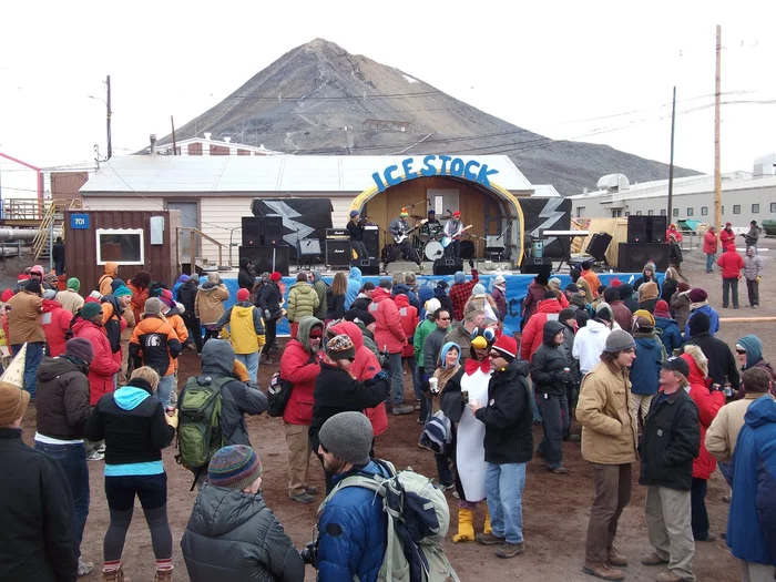 Самый южный город мира: как живут люди в Антарктиде. Мак-Мердо Антарктида, Антарктика, Южный полюс, Север, Путешествия, Океан, Туризм, Наука, Корабль, Исследования, Техника, География, Длиннопост Самый южный город мира: как живут люди в Антарктиде. Мак-Мердо Антарктида, Антарктика, Южный полюс, Север, Путешествия, Океан, Туризм, Наука, Корабль, Исследования, Техника, География, Длиннопост