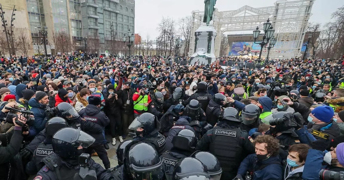 Люди после митинга. Протесты в Москве 23 января 2021. Митинг Навального 23 января 2021 Москва. Митинги в Москве 2021.