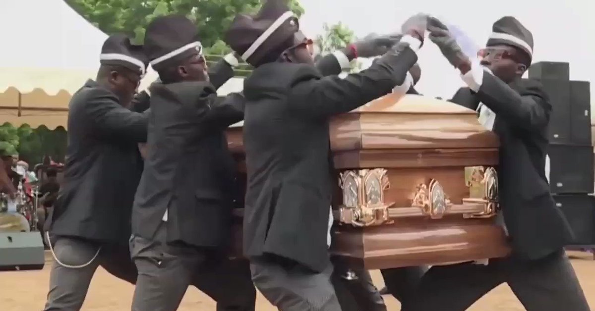 Песня танцуй гроб. Танцующие на похоронах африканцы. Негры несут гроб. Негры танцуют с гробом Мем.