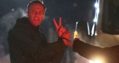 И жизнь, словно бенгальская свеча, чем ярче горит, тем быстрее сгорает...