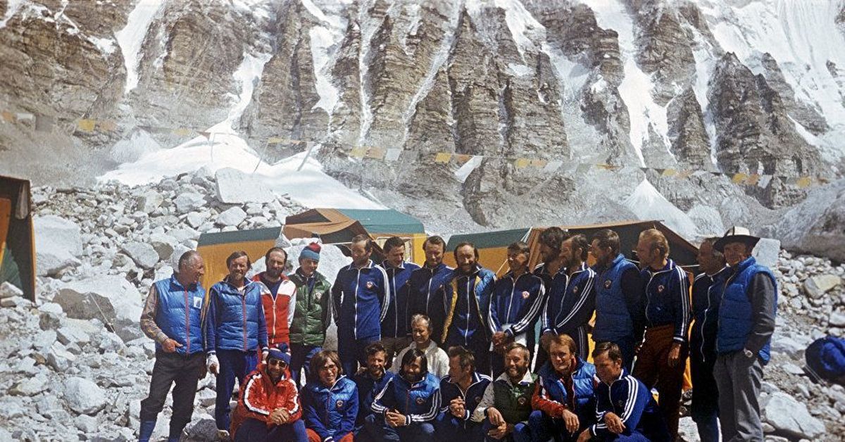 Первая экспедиция на эверест. Советские альпинисты покорили Эверест 1982. Советская гималайская Экспедиция 1982.