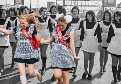 «Бабские конторы» и девушки пацанов: как жили девочки-подростки в Казани 1980–1990-х
