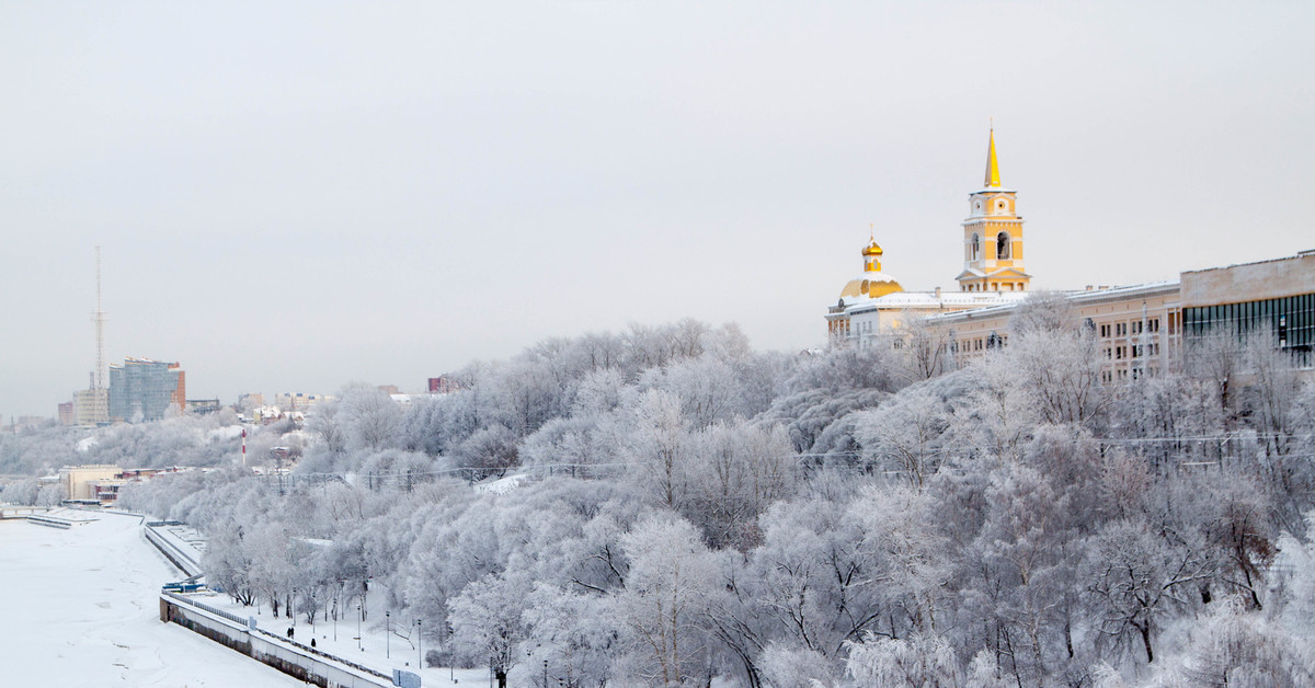 Морозы в перми. Набережная Пермь зима. Пермь зимой. Набережная Пермь зимой. Мороз в Перми.