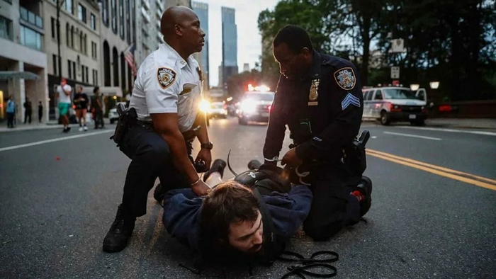 Американца, обезвредившего вооружённого члена запрещённой в России ИГИЛ, арестовали и обвинили в исламофобии