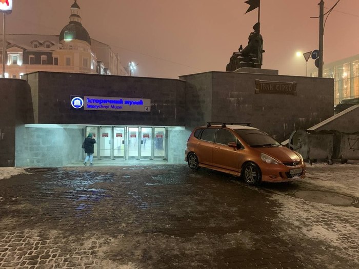 Братан, да заезжай уже прямо в метро, какого ты на улице стоишь мерзнешь?