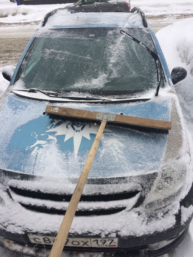 На фоне небывалых снегопадов