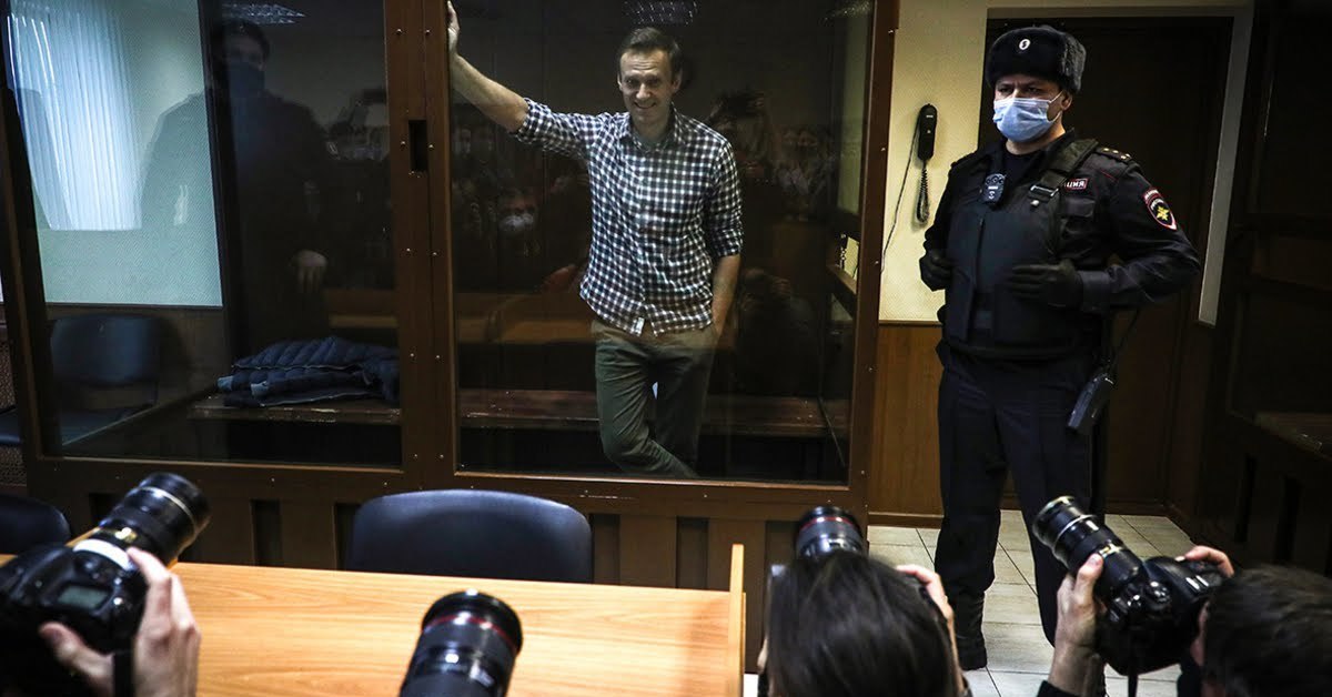 Смерть навального во сколько. Суд над Навальным. Суд над чиновниками.