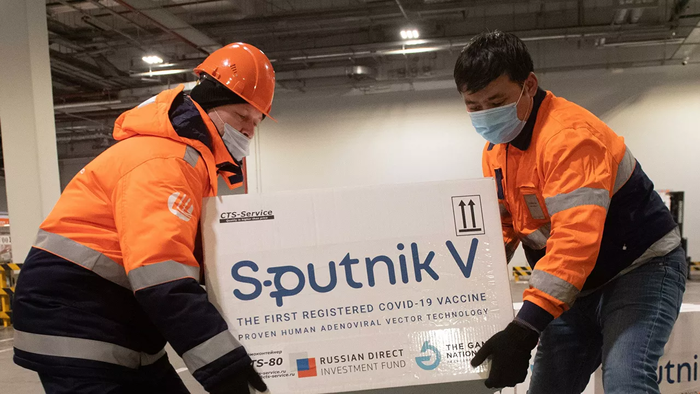 Президент Чехии попросил Путина отправить в страну вакцину «Спутник V»