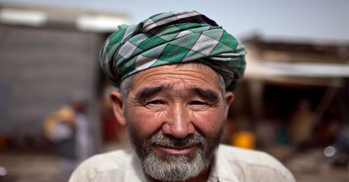 Таджик с глазом. Узбек. Фото узбеков. Узбеки люди. Пожилые таджики.