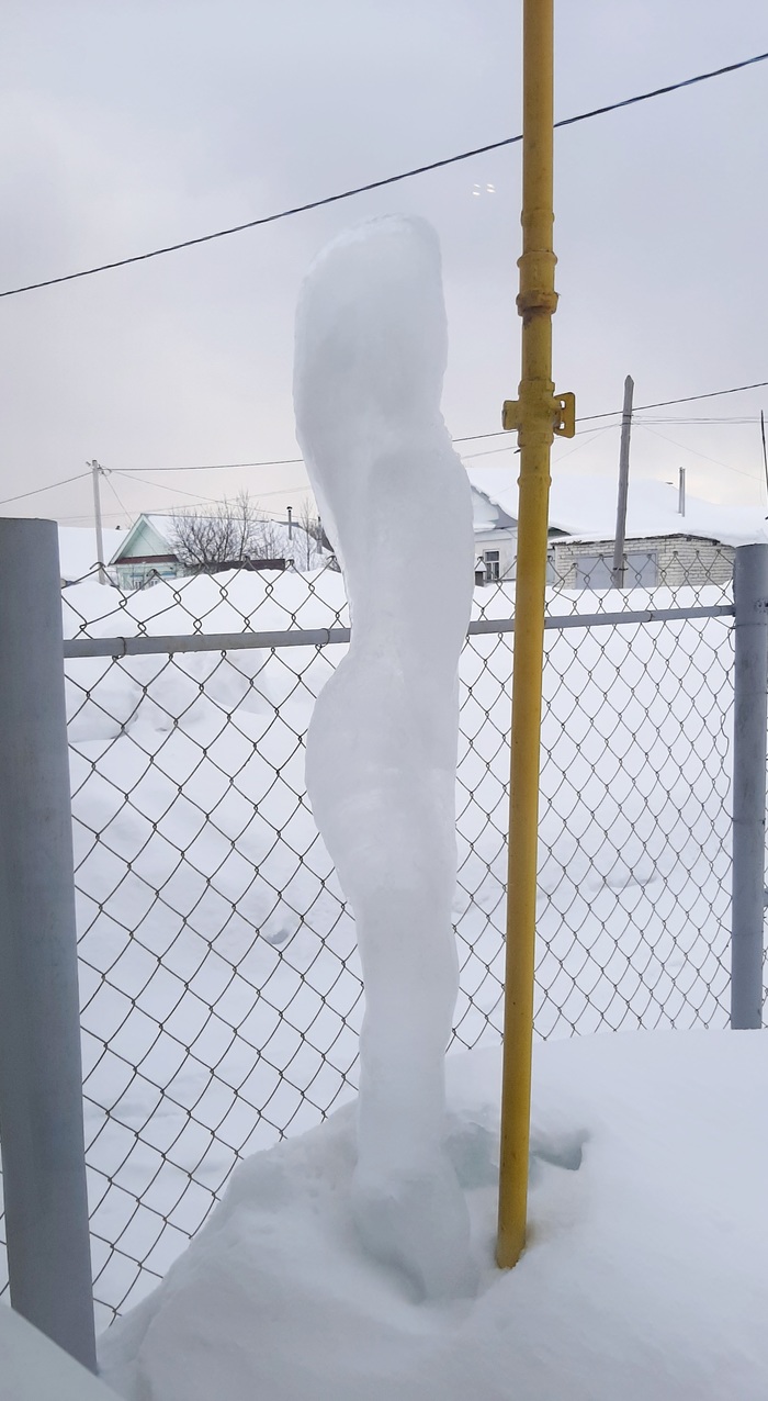 Новогодние забавы во дворе вашего загородного дома: создаем ледяные скульптуры
