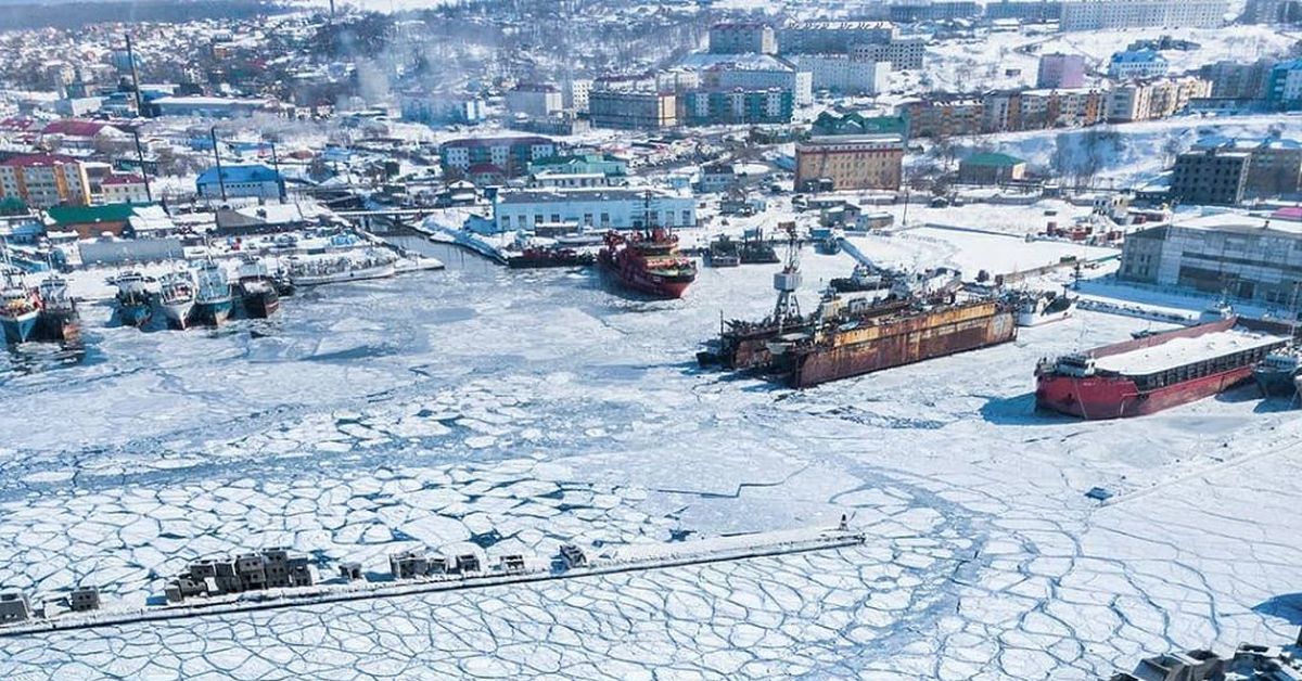 Сахалин г корсаков. Корсаков зимой Сахалин. Сахалин Корсаков море. Корсаков Северный ковш. 2006 Корсаков.