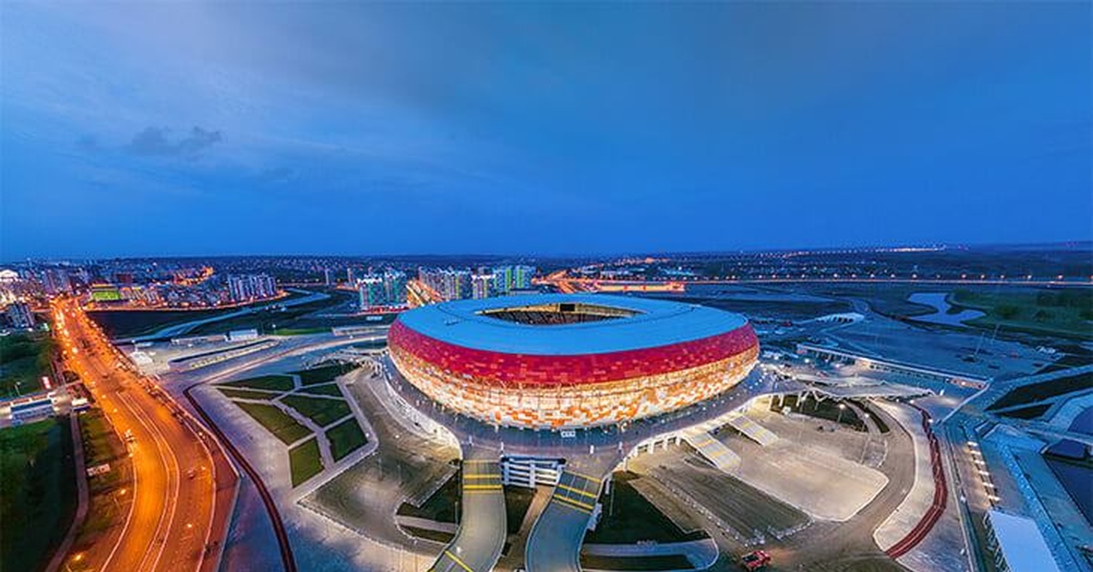 Мордовия арена саранск. Саранский стадион Мордовия Арена ночью. Саранск Арена Саранск. Арена 2018 Галай. Мордовия арены с высоты.