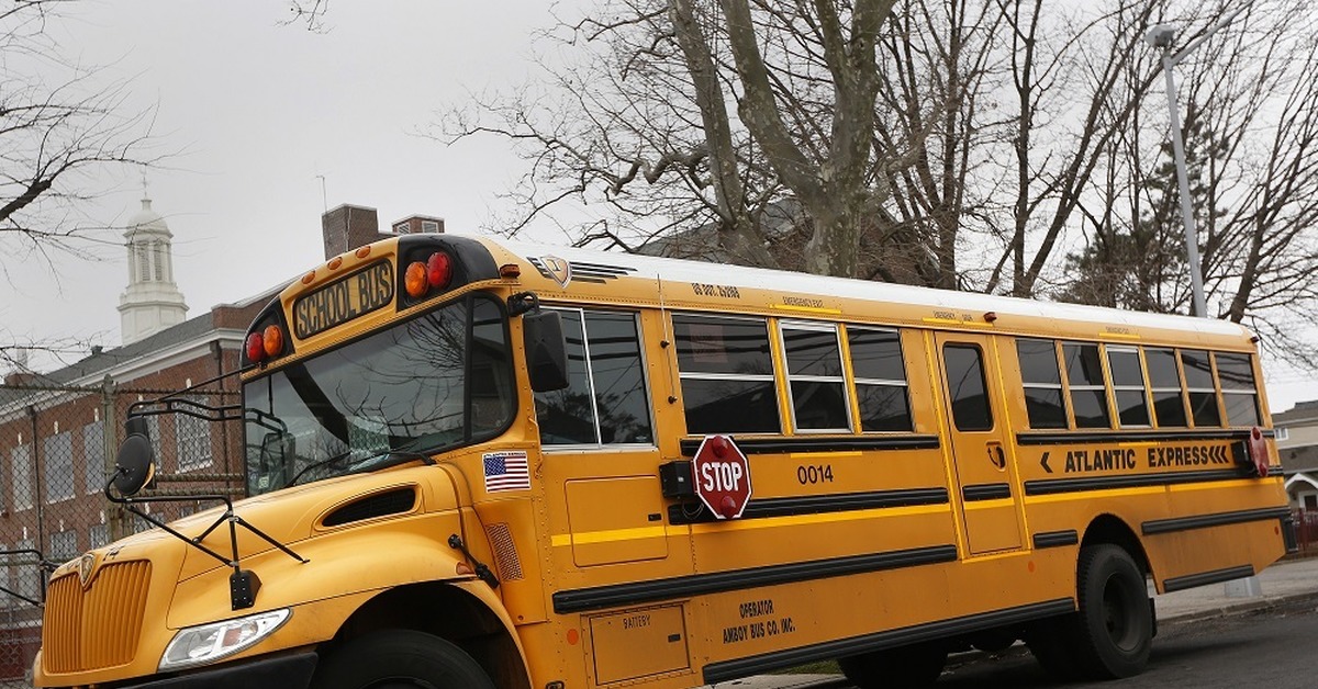 Желтый школьный автобус. Школьный автобус. Американский автобус. Школьный автобус США. Желтый школьный автобус США.