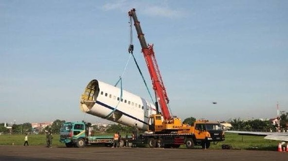 Быстро разобрали Авиация, Аварийная посадка, Boeing 737, Индонезия, Джакарта, Утилизация, Видео, Длиннопост