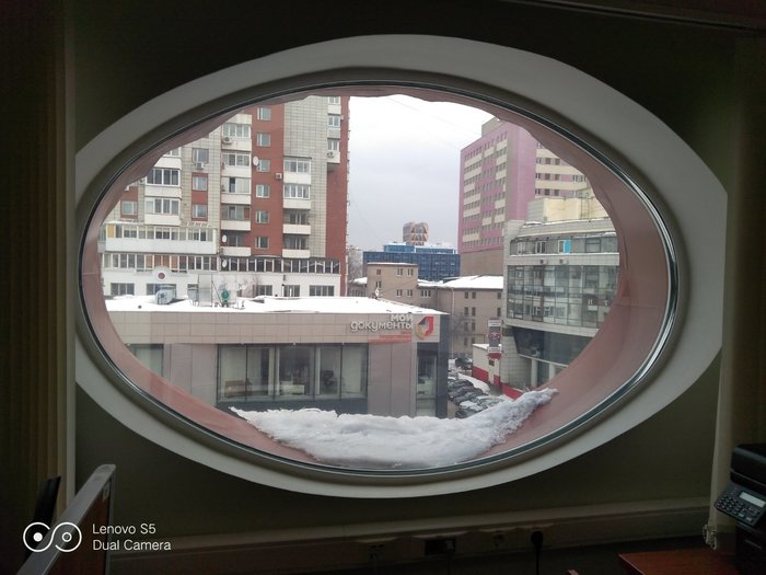 Земля в иллюминаторе видна...