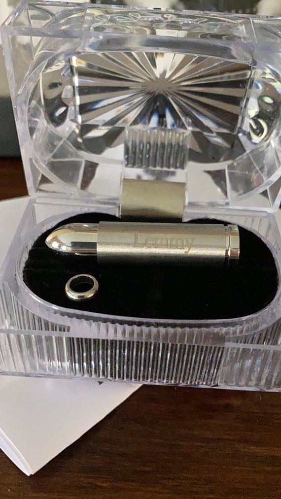 Лемми(Motorhead) завещал свой прах для коллекции пуль,которые подарили его близким и друзьям