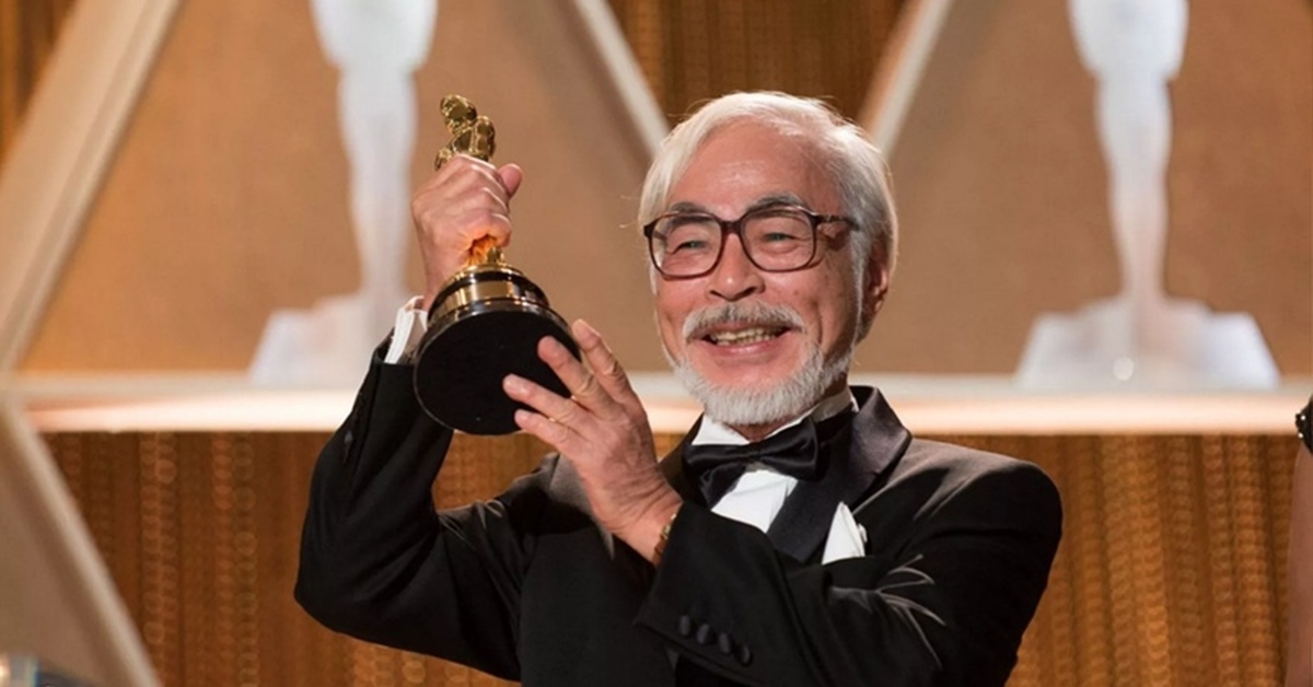 Miyazaki. Хаяо Миядзаки получает Оскар. Хаяо Миядзаки. Режиссер аниме. Хаяо Миядзаки здания разрушения руины.