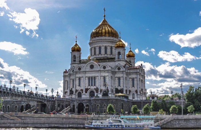храм христа спасителя вечером фото