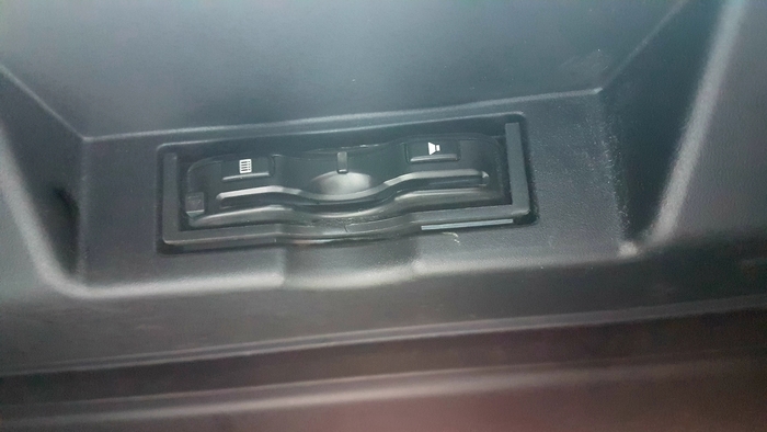 !        ? Toyota harrier 2015. XU60 2.0l