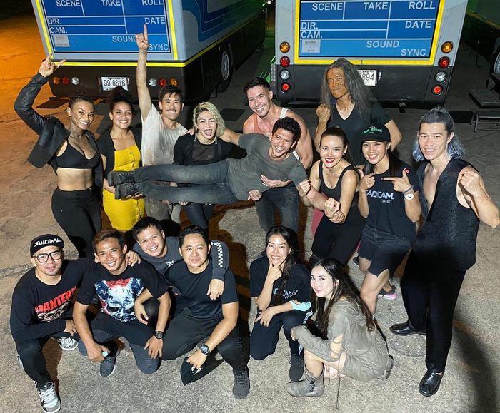 Ико Ювайс сообщает о завершении съемок полнометражного продолжения  сериала "Убийцы Ву" под названием "Кулак возмездия"