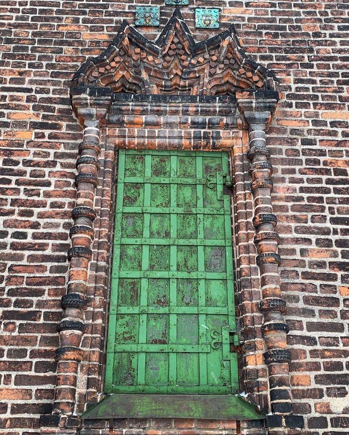 Практически заброшенный храм с 1000 рублей Заброшенное, Храм, Купюра 1000, Ярославль, Урбанфото, Урбанфакт, Длиннопост Практически заброшенный храм с 1000 рублей Заброшенное, Храм, Купюра 1000, Ярославль, Урбанфото, Урбанфакт, Длиннопост