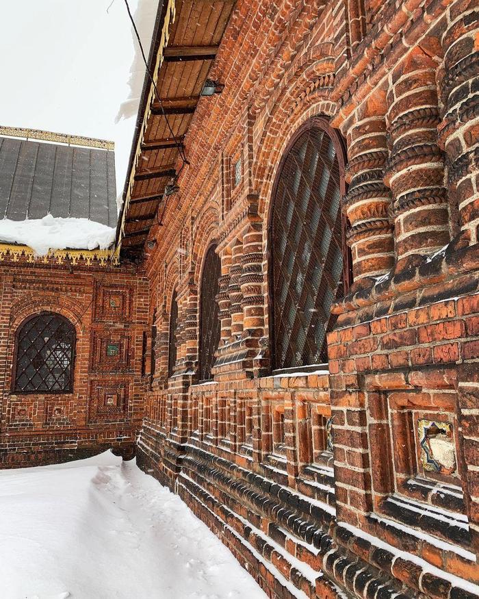 Практически заброшенный храм с 1000 рублей Заброшенное, Храм, Купюра 1000, Ярославль, Урбанфото, Урбанфакт, Длиннопост Практически заброшенный храм с 1000 рублей Заброшенное, Храм, Купюра 1000, Ярославль, Урбанфото, Урбанфакт, Длиннопост