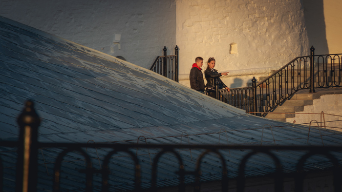 - А вон там я живу