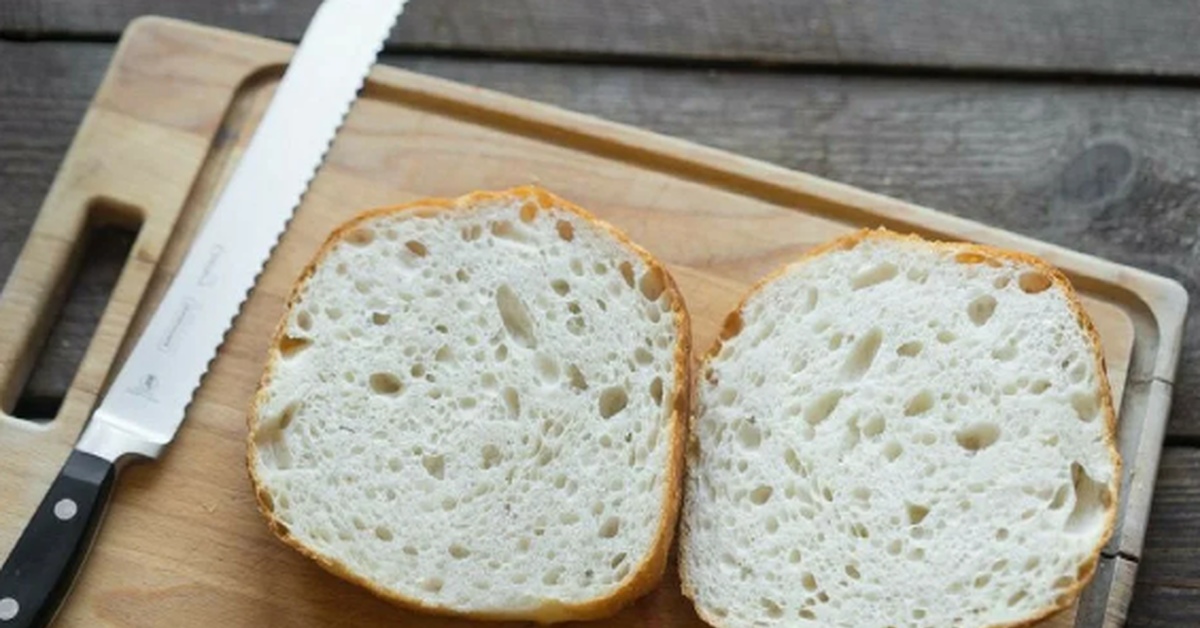 Булка для хот дога. Разрезанная булочка для бургера. Булка разрезанная. Режем булочки вдоль. Круглые булочки.