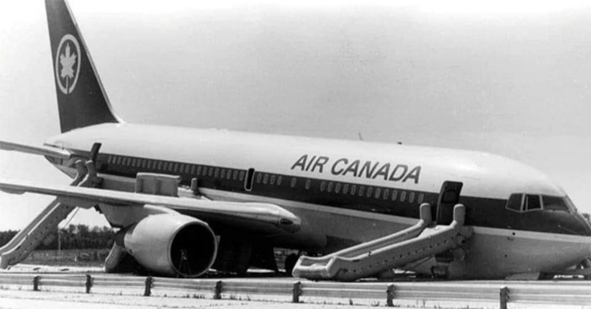 Самолет 1983. Боинг 767 планер Гимли. 23 Июля 1983 года "Боинг-767" авиакомпании "Air Canada". Гимли самолет. Планёр Гимли расследование авиакатастроф.