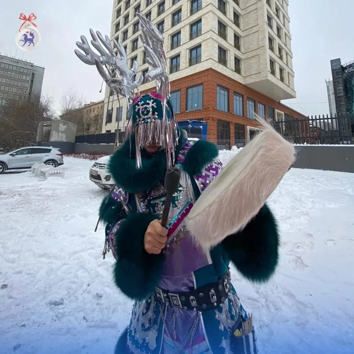 Шаман Ероко представляет Салехард на всероссийском слете Дедов Морозов в Новосибирске