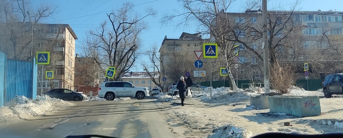 Где-то тут должен быть портал в пешеходный мир