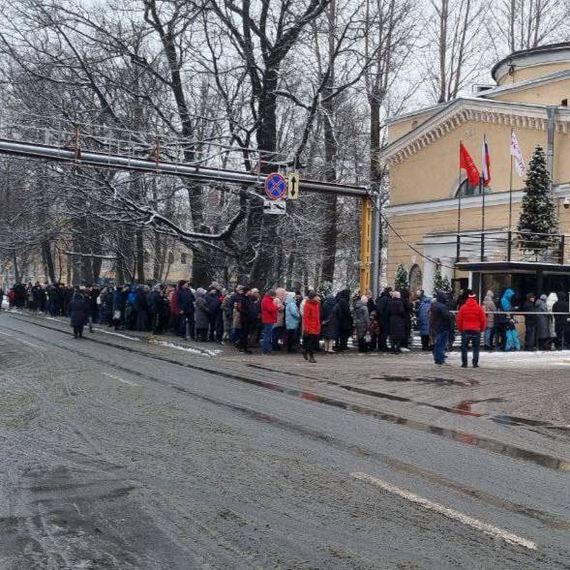 Очередь к Эрмитажу